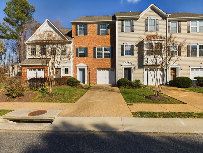 Primary Photo - Beautiful 4 Bedroom 2.5 Bath Townhome in M...