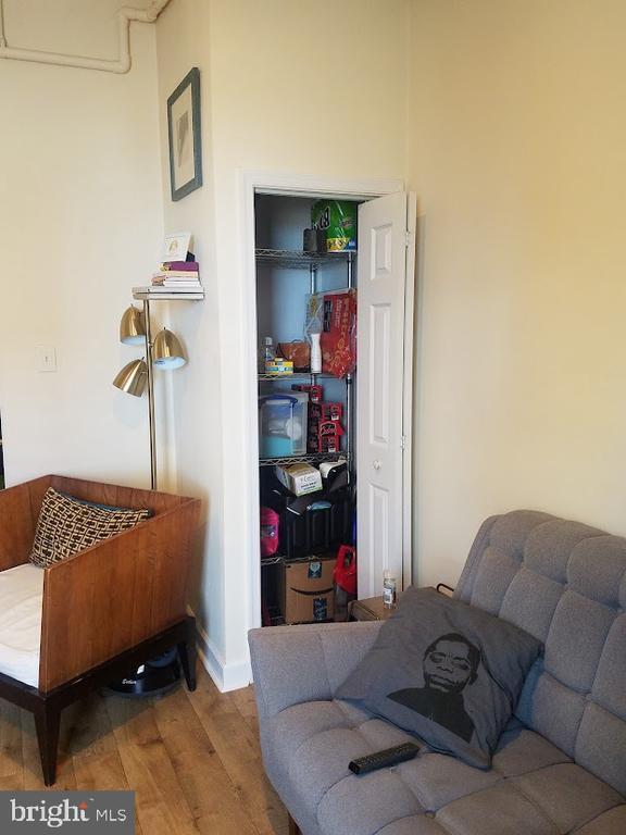 Building Photo - 319 Market St