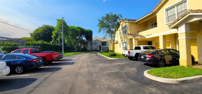 Building Photo - 704 Belmont Ln