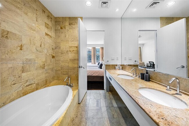 Building Photo - 1395 Brickell Ave