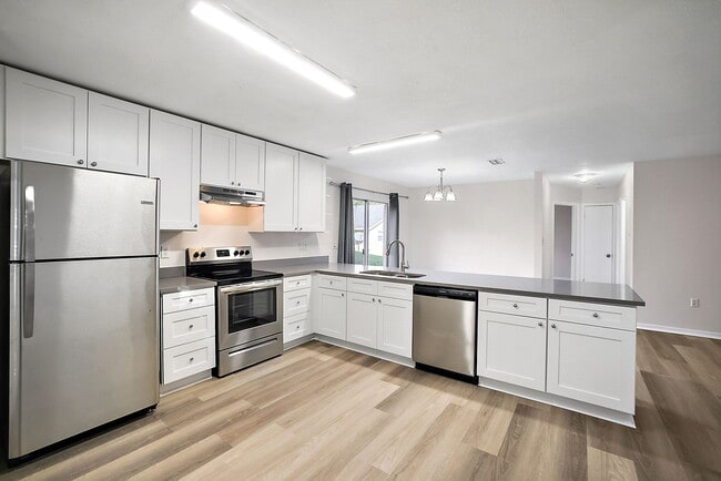Building Photo - 202 Fernwood St
