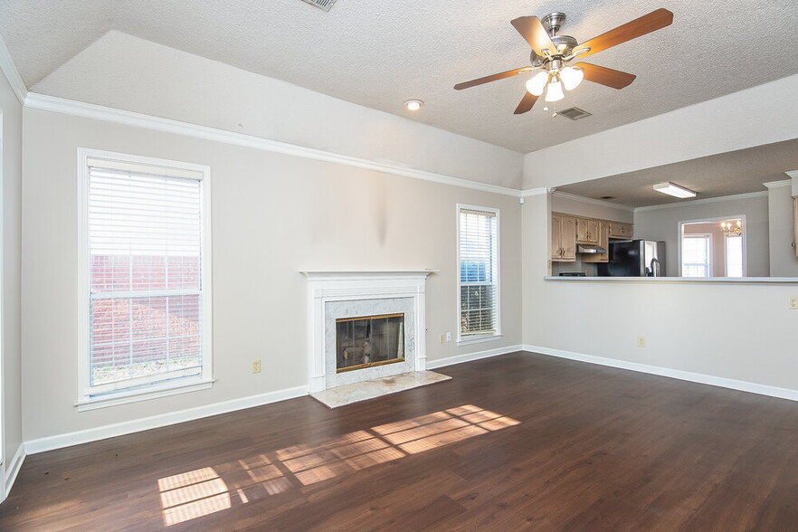 Building Photo - 2214 Lake Hill Ct