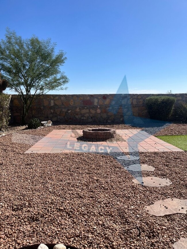 Building Photo - Charming 3-bedroom, 2-bathroom w/ views!