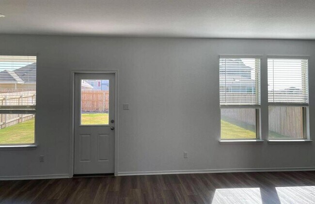 Building Photo - 1512 Holly Lk Dr