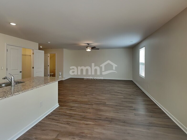 Building Photo - 1401 John Swann St