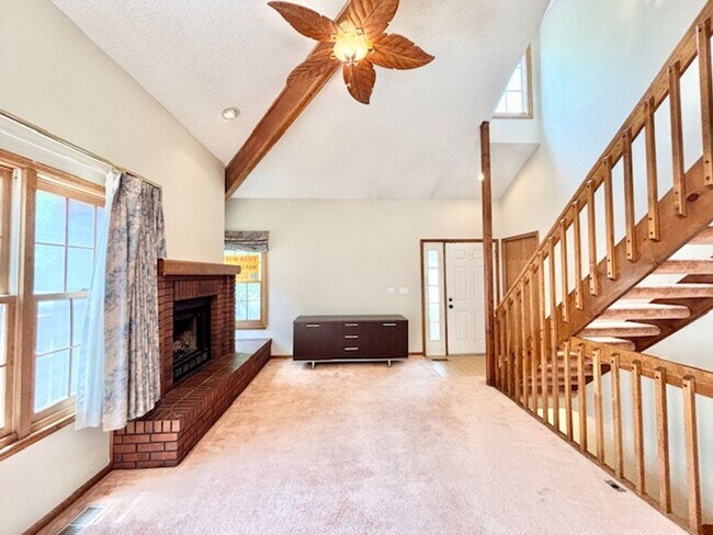 Building Photo - 8020 Holland Ct