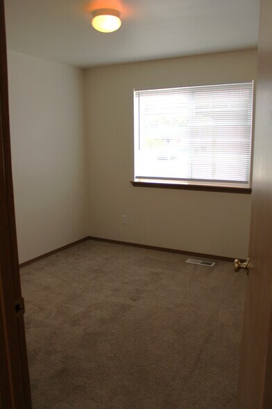 Building Photo - 48 Beacon Dr