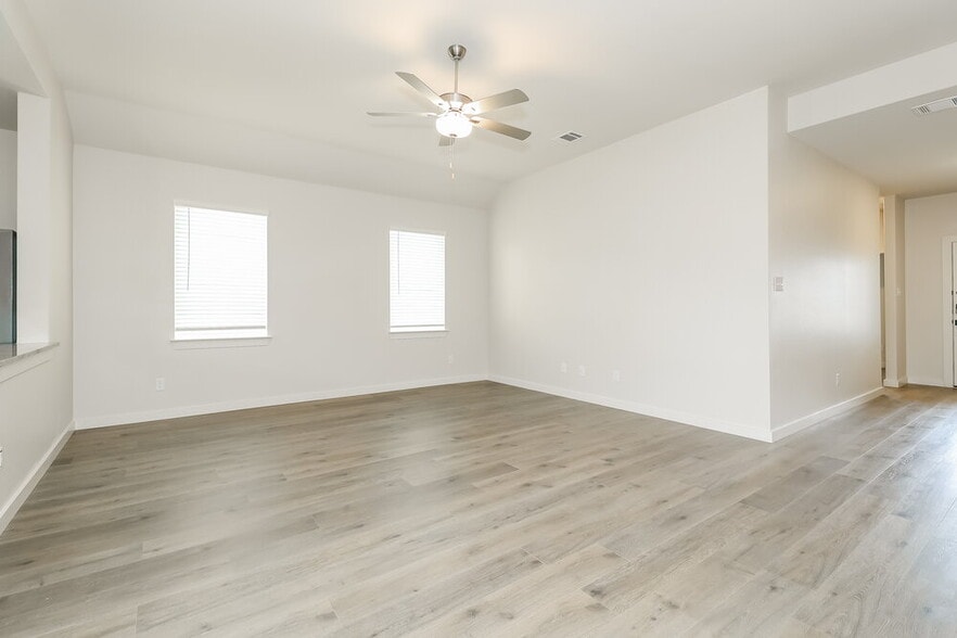 Building Photo - 1508 Harvester Dr