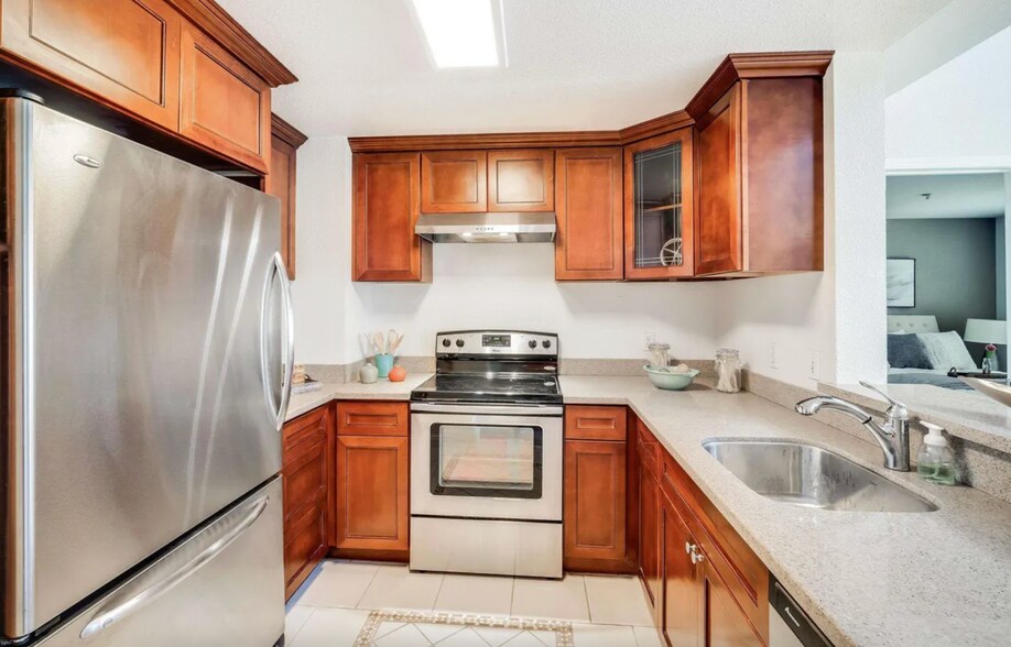 Kitchen - 555 10th St