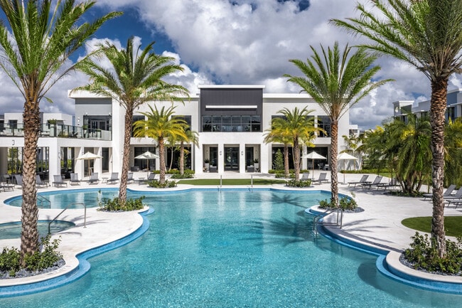Building Photo - Manor Hialeah