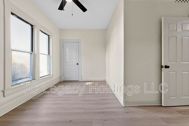 Building Photo - 1627 W Pike St