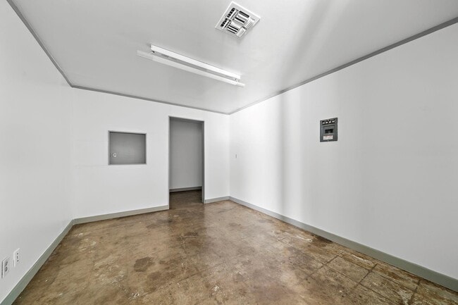 Building Photo - 1310 E 29th St