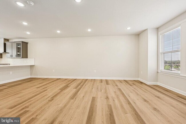 Building Photo - 7355 Mountaineer Dr