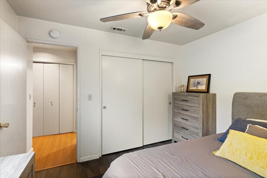 Building Photo - 1581 W Swain Rd