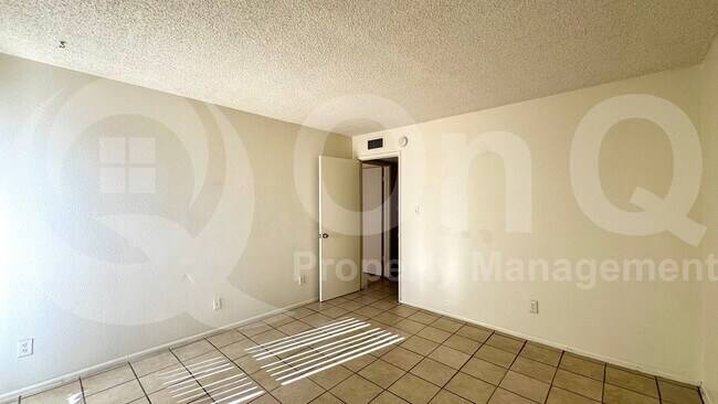 Building Photo - 2662 N 43rd Ave