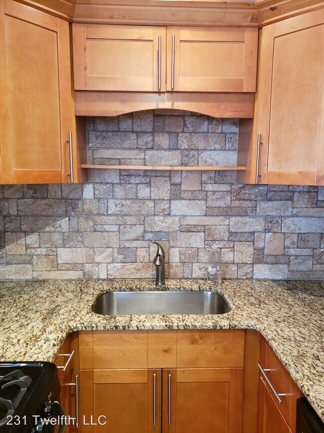Building Photo - 1 br, 1 bath Apartment - 231 12th Street