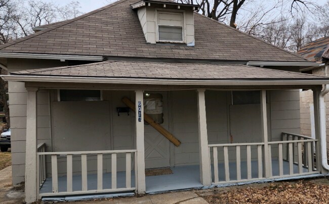 Primary Photo - 6017 E 9th St