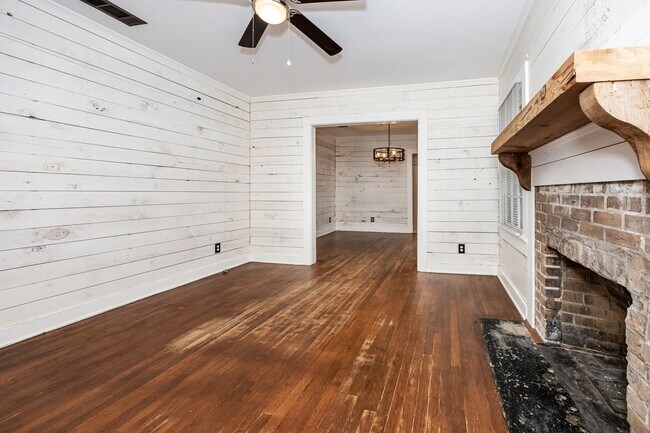 Building Photo - Cute 2 Bed 1 Bath in Pascagoula