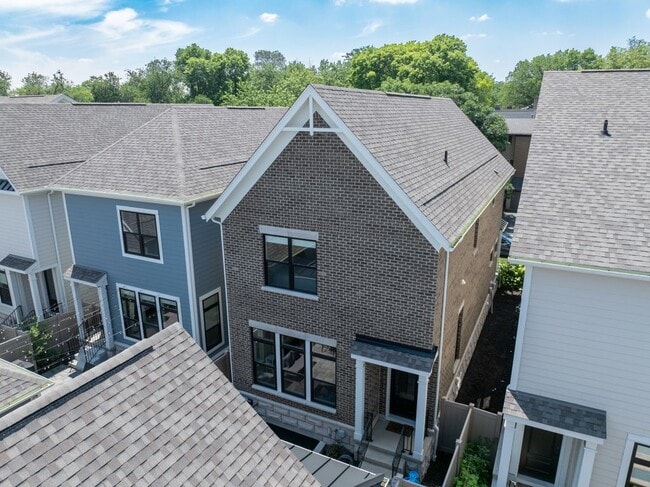 Building Photo - 1124 Edgehill Rd