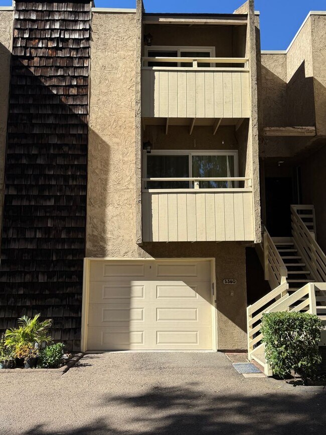 Building Photo - 2 bedroom 2.5 bath condo for rent