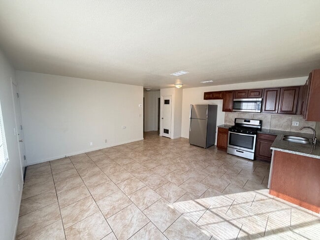 Building Photo - Gated 2-Bedroom Apartment in Merced