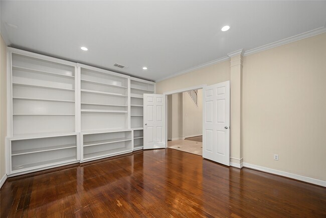 Building Photo - 14135 Swallowfield Dr