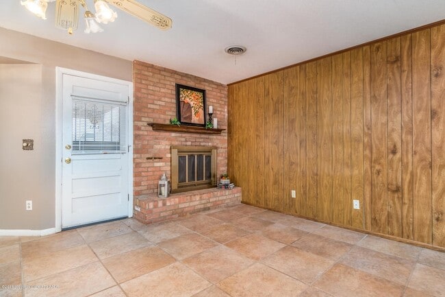 Building Photo - 5103 Mesa Cir
