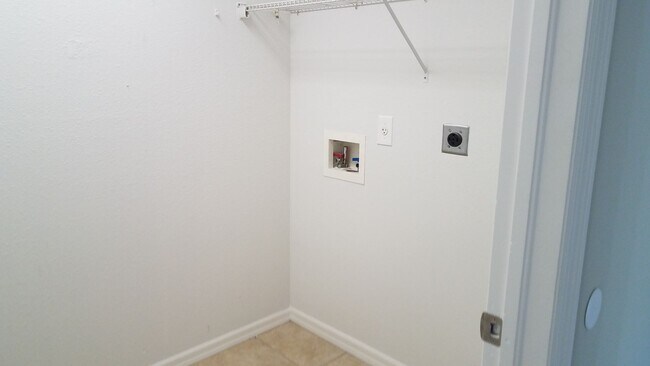 Building Photo - 977-979 Graystone Ave