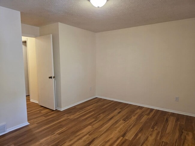 Building Photo - 13622 Oakbrook Dr