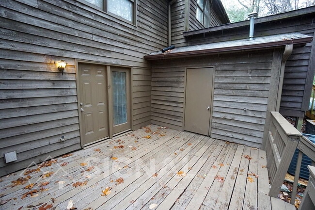 Building Photo - 725 Eastern Manor Ln