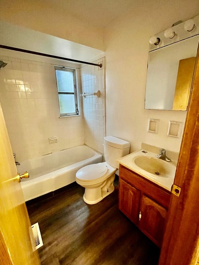 Building Photo - 781-783 S Kellner Rd