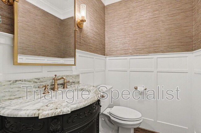 Building Photo - 6121 Carlyle Dr