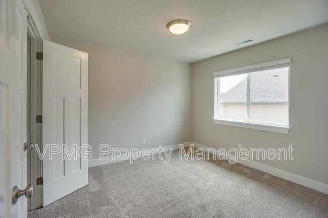 Building Photo - 2347 E Otter Lp