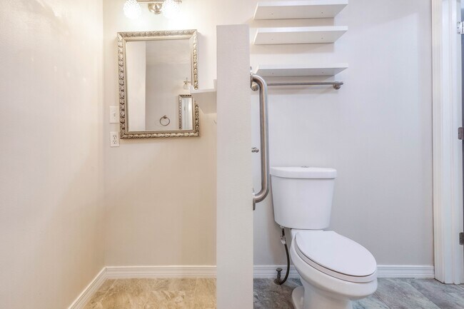 Building Photo - 1409 US-98