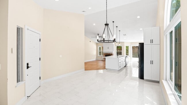 Building Photo - 1228 Demeo St