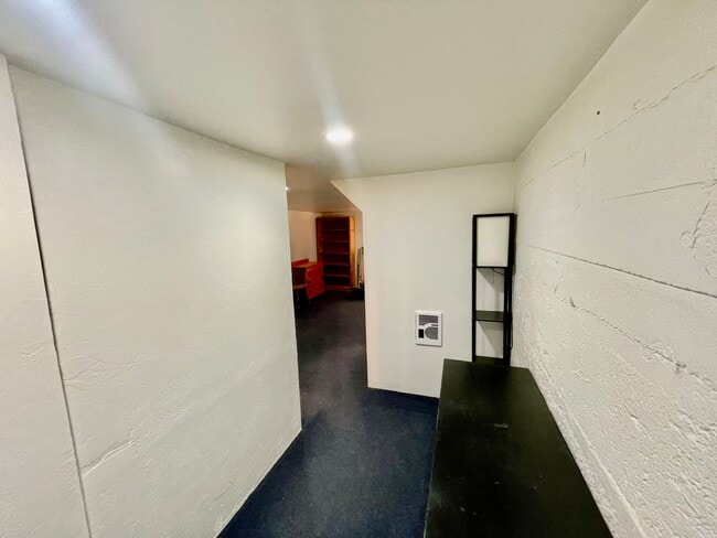 Building Photo - Main St! Storage and Parking! 20 minute dr...