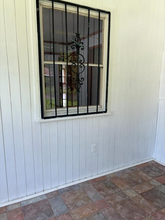 Building Photo - 4925 Ter R