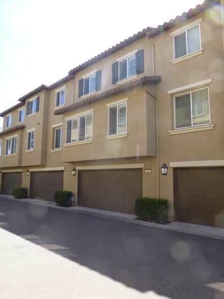 Building Photo - 416 W Linden Dr