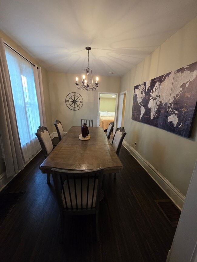 Building Photo - Newly Fully Furnished Midtown House