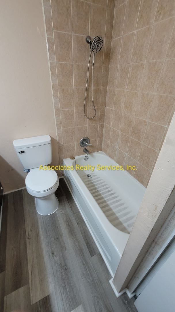 Building Photo - 4 BR, 2 BA  LOOK!!!!   ITS A STEAL!