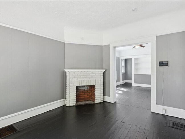 Building Photo - 10622 Hathaway Ave