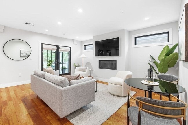 Building Photo - 113-115 Falcon St