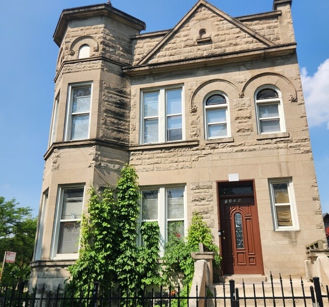Primary Photo - 1256 S Avers Ave