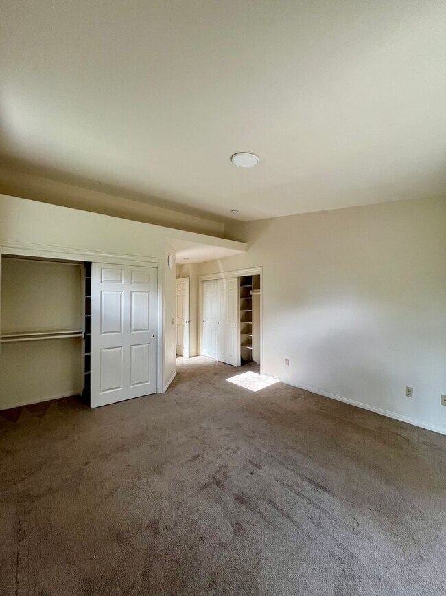 Building Photo - 153 Las Flores Dr