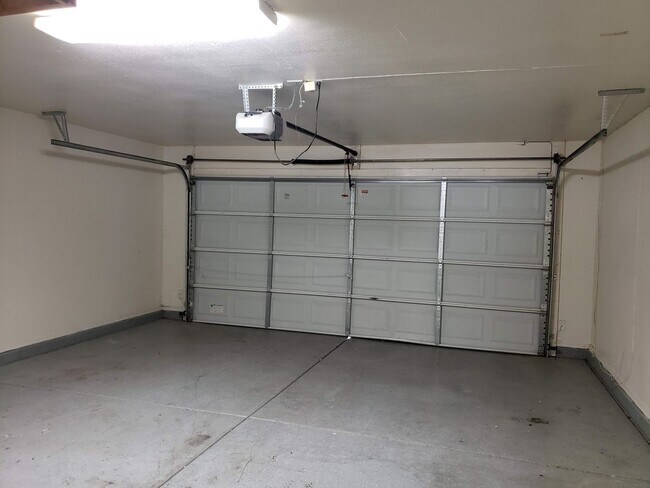 Building Photo - AVAILABLE NOW!!! Oversized Bedrooms in Johnson Ranch