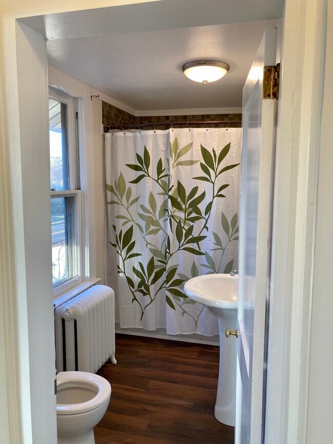 Building Photo - 502 Bell Rd