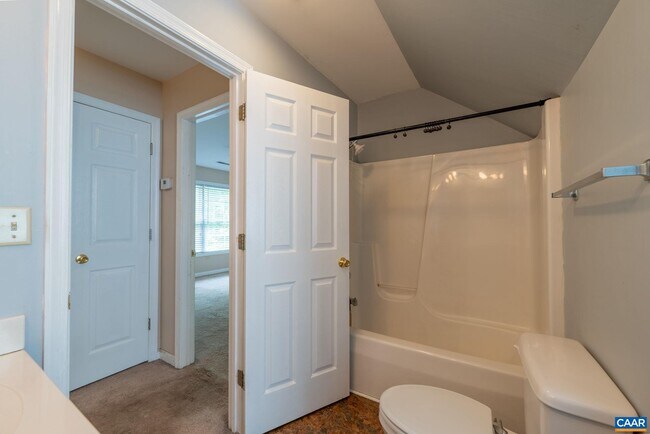 Building Photo - 497 Sunset Dr