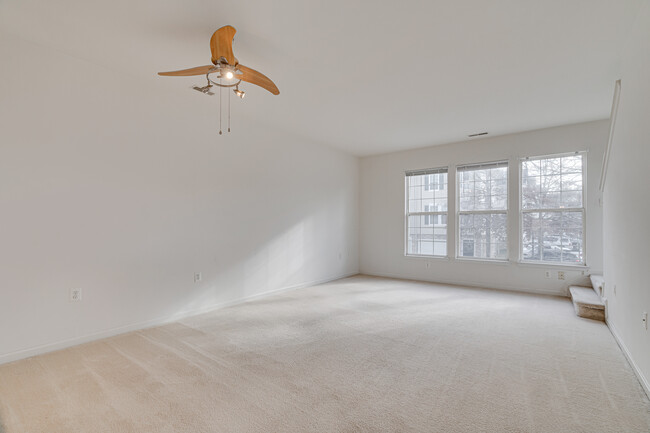 Living room - 23176 Blackthorn Sq