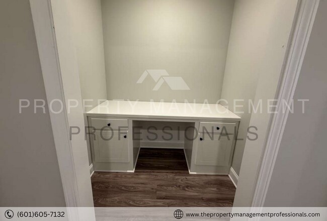 Building Photo - 563 Patrick Farms Dr