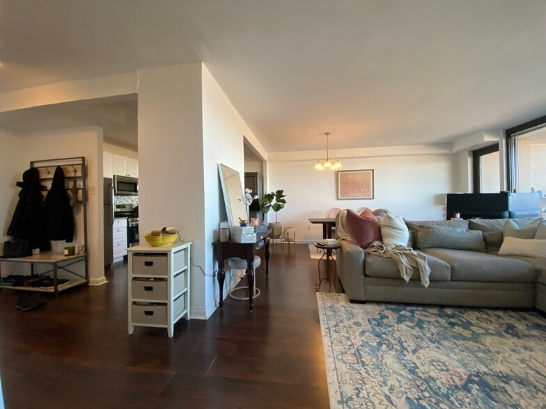 Living room-dining room - 3701 S George Mason Dr